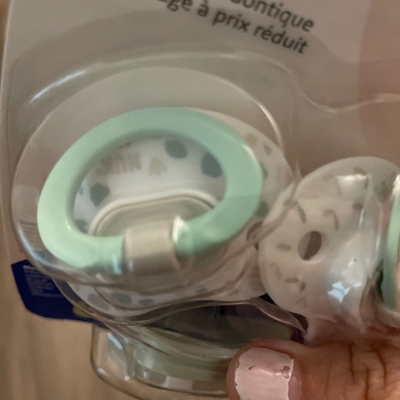 NUK Orthodontic Pacifier Value Pack - Green and White Glow in the Dark 0-6M -NWT - Picture 4 of 6